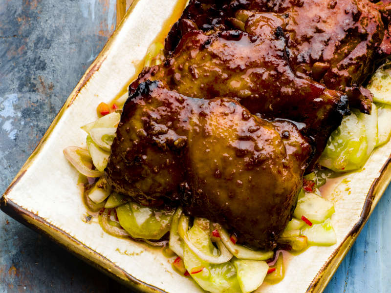 KK Korealaista kanaa, gochujang-majoneesia ja hapanimelää kurkkua