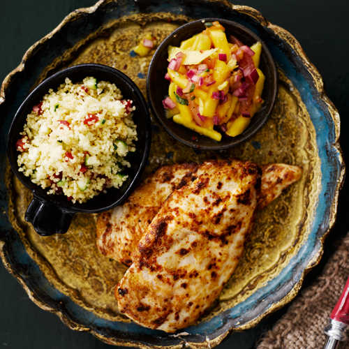 Tulinen kanapihvi, mango-tomaattisalsa ja kasvis-couscous