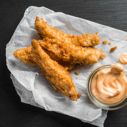 Chicken fingerit ja srirachadippiä
