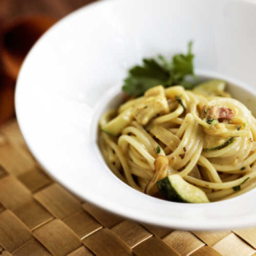 Rosmariinilla maustettu kana-pekonipasta