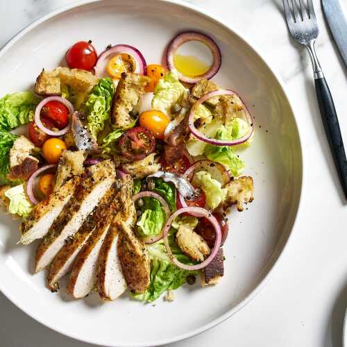 Toscanalainen panzanellasalaatti